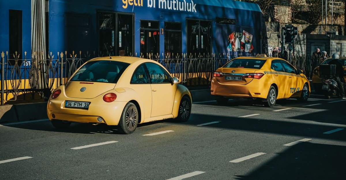 New Framework Generates Photorealistic Driving Scenarios for AI Training