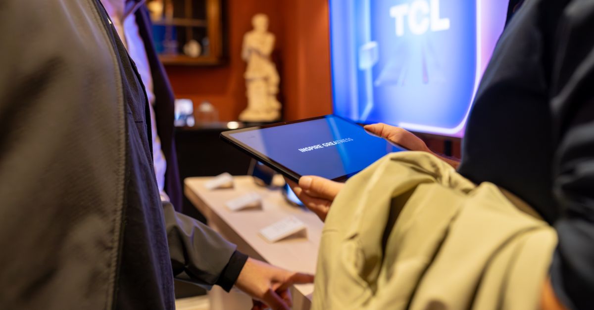 Vertu Launches AI-Powered Foldable for Enterprise Leaders